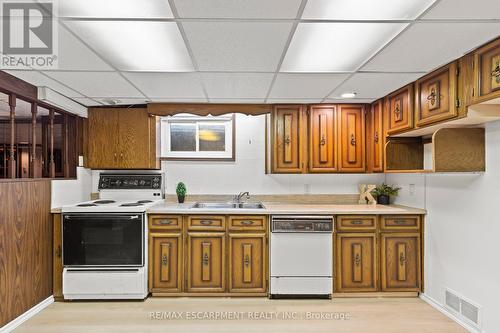 12 Broderick Avenue, Thorold, ON - Indoor Photo Showing Kitchen