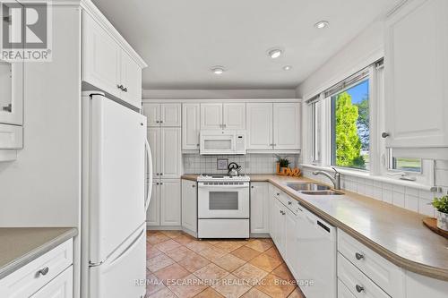 12 Broderick Avenue, Thorold, ON - Indoor Photo Showing Kitchen With Double Sink