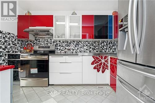 836 Torsa Court, Ottawa, ON - Indoor Photo Showing Kitchen With Stainless Steel Kitchen