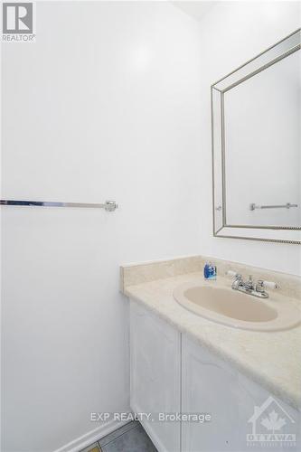 836 Torsa Court, Ottawa, ON - Indoor Photo Showing Bathroom