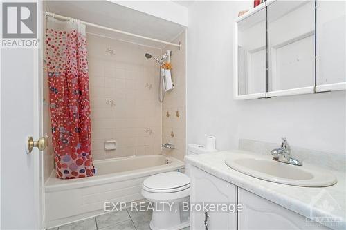 836 Torsa Court, Ottawa, ON - Indoor Photo Showing Bathroom