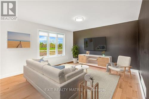 731 Lafrance Crescent, Hawkesbury, ON - Indoor Photo Showing Living Room