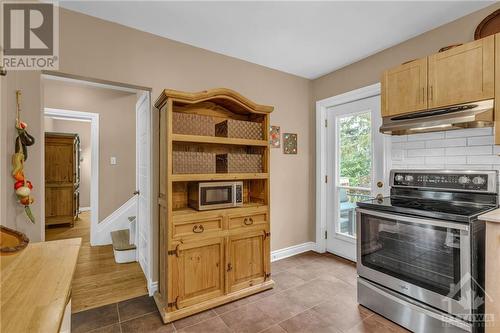 241 Pleasant Park Road, Ottawa, ON - Indoor Photo Showing Kitchen