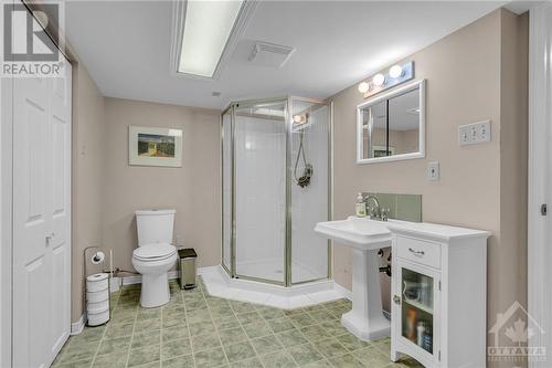 241 Pleasant Park Road, Ottawa, ON - Indoor Photo Showing Bathroom