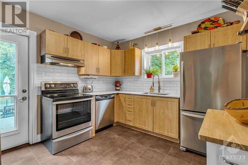 241 Pleasant Park Road, Ottawa, ON - Indoor Photo Showing Kitchen