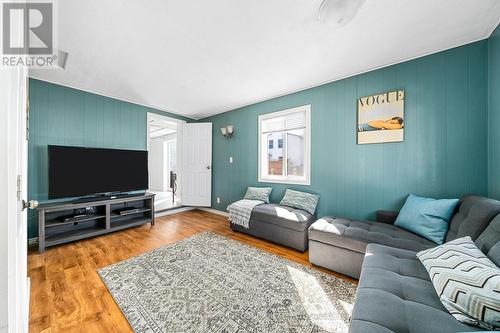 236 Lyle Street N, Alnwick/Haldimand (Grafton), ON - Indoor Photo Showing Living Room