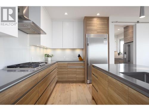 1738 Carnegie Street, Kelowna, BC - Indoor Photo Showing Kitchen With Upgraded Kitchen