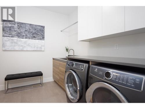 1738 Carnegie Street, Kelowna, BC - Indoor Photo Showing Laundry Room