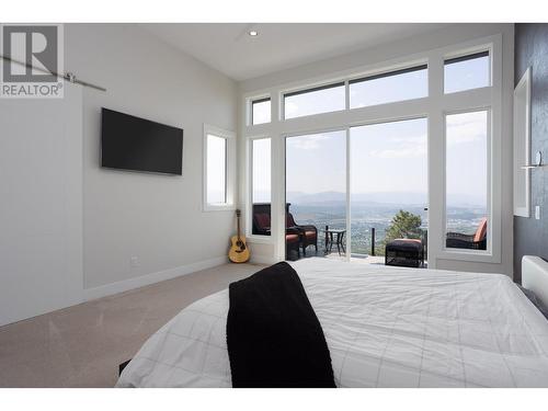 1738 Carnegie Street, Kelowna, BC - Indoor Photo Showing Bedroom