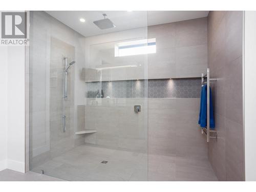 1738 Carnegie Street, Kelowna, BC - Indoor Photo Showing Bathroom