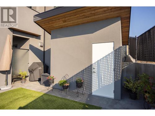 1738 Carnegie Street, Kelowna, BC - Outdoor With Exterior