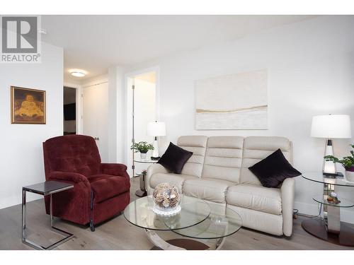 1738 Carnegie Street, Kelowna, BC - Indoor Photo Showing Living Room