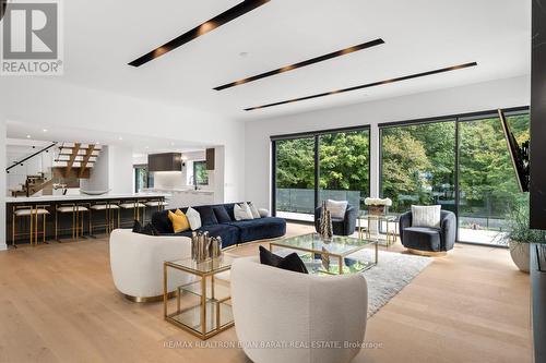 38 Woodthrush Court, Toronto, ON - Indoor Photo Showing Living Room