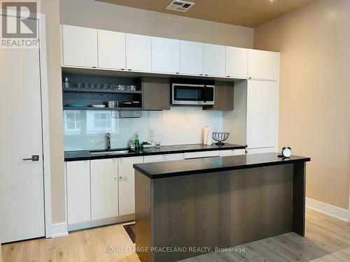 1607 - 111 St Clair Avenue, Toronto, ON - Indoor Photo Showing Kitchen