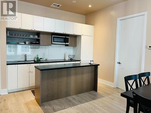 1607 - 111 St Clair Avenue, Toronto, ON - Indoor Photo Showing Kitchen