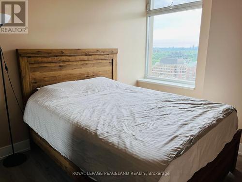 1607 - 111 St Clair Avenue, Toronto, ON - Indoor Photo Showing Bedroom