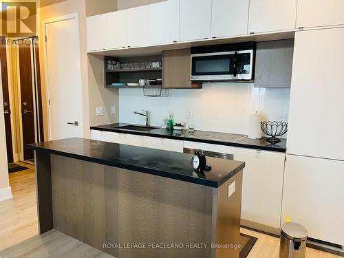 1607 - 111 St Clair Avenue, Toronto, ON - Indoor Photo Showing Kitchen