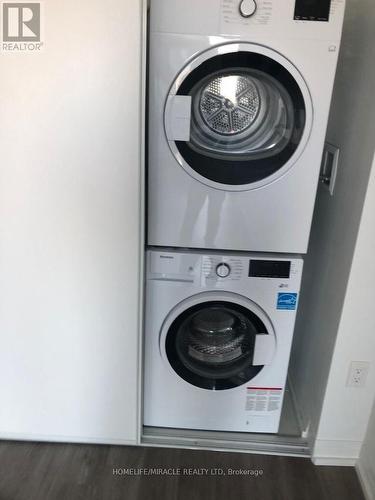 1035 - 251 Jarvis Street, Toronto, ON - Indoor Photo Showing Laundry Room