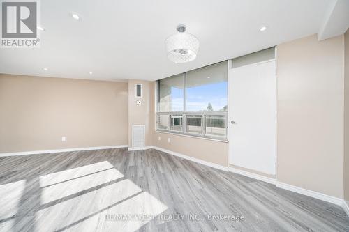 614 - 5 Shady Golfway, Toronto, ON - Indoor Photo Showing Other Room