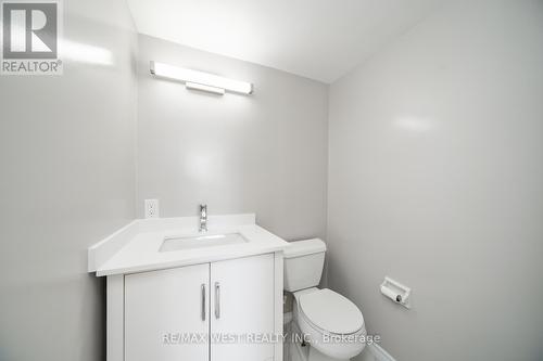 614 - 5 Shady Golfway, Toronto, ON - Indoor Photo Showing Bathroom