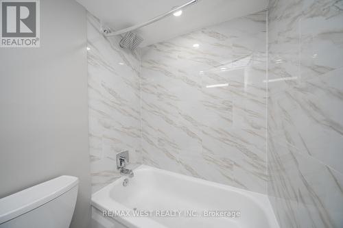 614 - 5 Shady Golfway, Toronto, ON - Indoor Photo Showing Bathroom