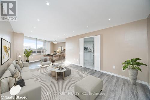 614 - 5 Shady Golfway, Toronto, ON - Indoor Photo Showing Living Room