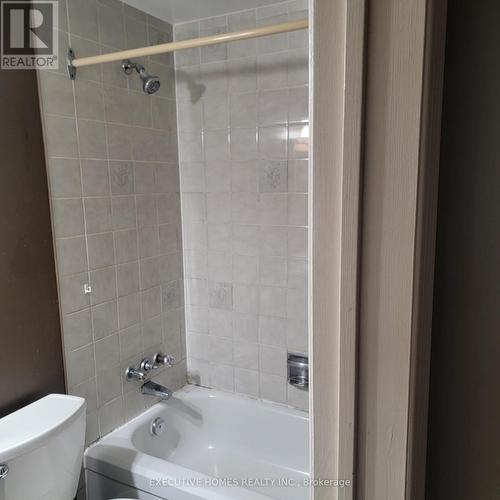 1411 Beaverbrook Court, Oshawa, ON - Indoor Photo Showing Bathroom