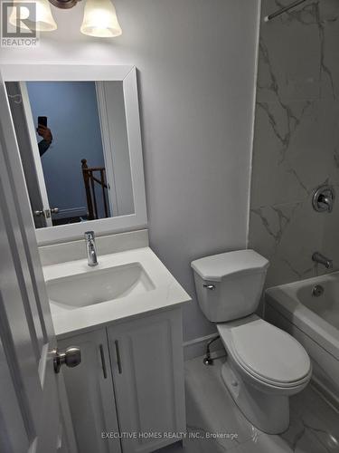 1411 Beaverbrook Court, Oshawa, ON - Indoor Photo Showing Bathroom