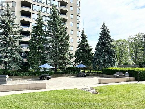 206 - 22 Clarissa Drive, Richmond Hill, ON - Outdoor