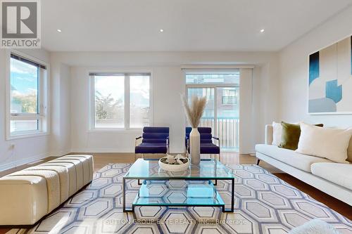 92 Hilts Drive, Richmond Hill, ON - Indoor Photo Showing Living Room