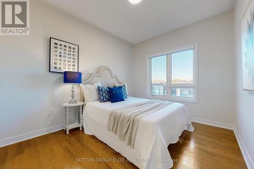 92 Hilts Drive, Richmond Hill, ON - Indoor Photo Showing Bedroom