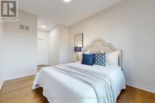 92 Hilts Drive, Richmond Hill, ON - Indoor Photo Showing Bedroom