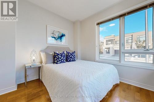 92 Hilts Drive, Richmond Hill, ON - Indoor Photo Showing Bedroom