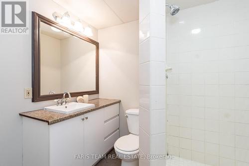 110 Chieftain Crescent, Barrie, ON - Indoor Photo Showing Bathroom