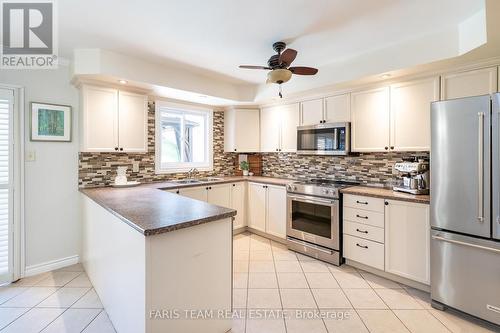 110 Chieftain Crescent, Barrie, ON - Indoor Photo Showing Kitchen With Double Sink With Upgraded Kitchen