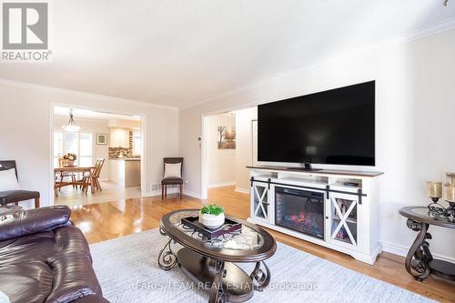 110 Chieftain Crescent, Barrie, ON - Indoor Photo Showing Living Room