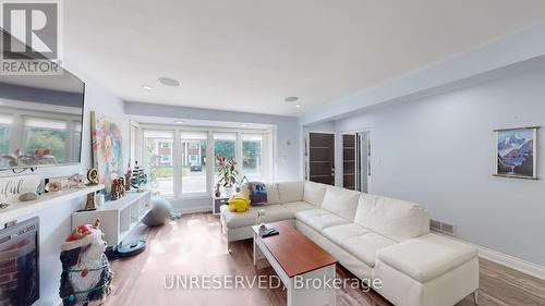 62 Mary Street, Brampton, ON - Indoor Photo Showing Living Room