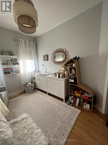 5405 Festival Drive, Mississauga, ON - Indoor Photo Showing Bedroom