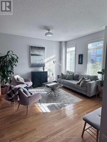 5405 Festival Drive, Mississauga, ON - Indoor Photo Showing Living Room