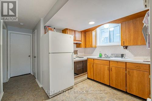 289 Simcoe Street, Peterborough (Downtown), ON - Indoor Photo Showing Kitchen