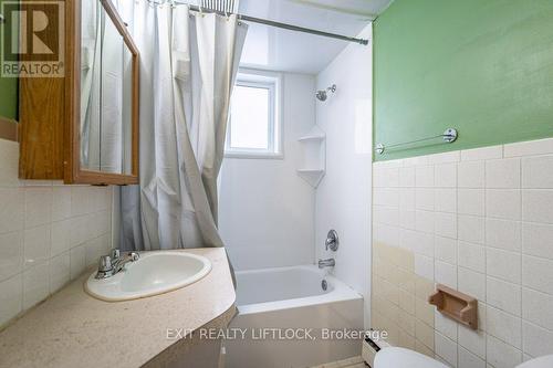 289 Simcoe Street, Peterborough (Downtown), ON - Indoor Photo Showing Bathroom