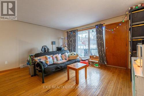 289 Simcoe Street, Peterborough (Downtown), ON - Indoor Photo Showing Living Room