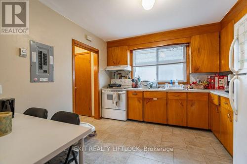 289 Simcoe Street, Peterborough (Downtown), ON - Indoor Photo Showing Kitchen With Double Sink