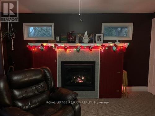 2 Northwood Place, St. Thomas, ON - Indoor Photo Showing Living Room With Fireplace