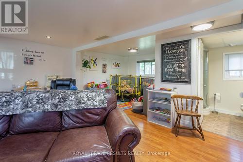 2 Northwood Place, St. Thomas, ON - Indoor Photo Showing Living Room