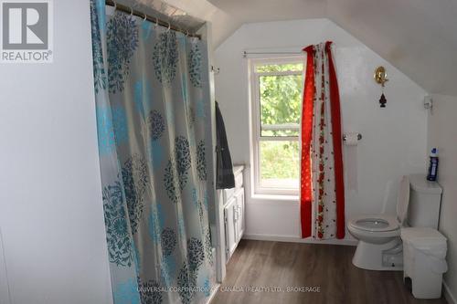 200 Talbot Street E, Aylmer (Ay), ON - Indoor Photo Showing Bathroom