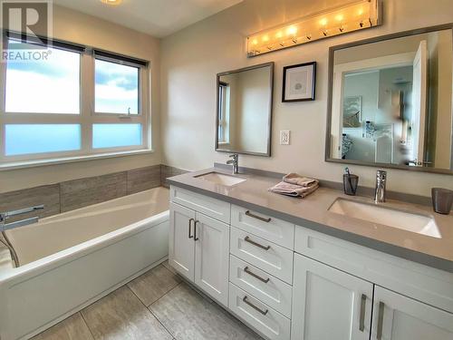 189 Van Arsdol Street, Prince Rupert, BC - Indoor Photo Showing Bathroom