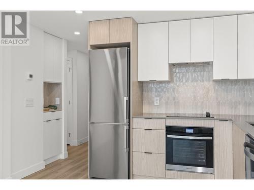 1488 Bertram Street Unit# 1103, Kelowna, BC - Indoor Photo Showing Kitchen