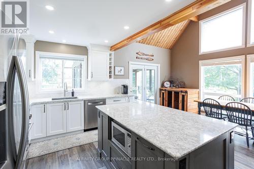 57 Cedar Beach Road, Brock (Beaverton), ON - Indoor Photo Showing Kitchen With Upgraded Kitchen