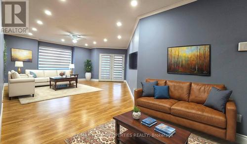 2 - 290 Elmgrove Avenue, Oshawa, ON - Indoor Photo Showing Living Room